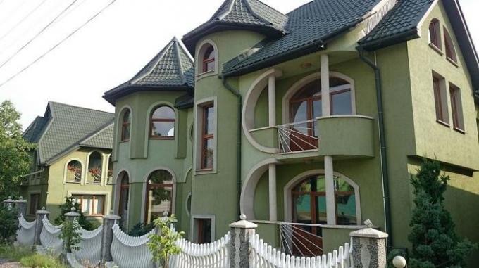 यूक्रेन, जहाँ कोई भी मंजिला इमारत है में सबसे अमीर गांव।
