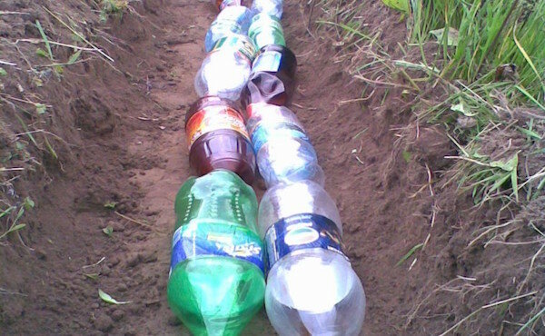 प्लास्टिक की बोतलों के भाग के लिए ड्रेनेज