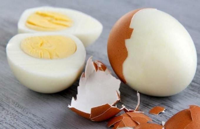 शेल के लिए अंडे खाना बनाना कैसे बिना किसी समस्या के नीचे आये।