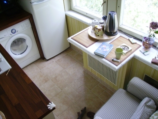 छोटी रसोई के लिए रसोई के फर्नीचर का एक सेट