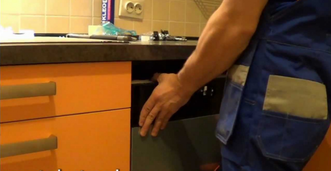 डिशवॉशर स्थापित करना आपके अपने हाथों से संभव है
