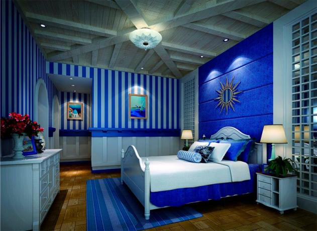 पूरे कमरे में एक नीली टिंट के साथ एक बेडरूम की तस्वीर