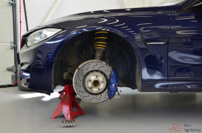 बीएमडब्ल्यू समूह अपनी कारों ब्रेक सुखाने प्रणाली लैस है। | फोटो: a.d-cd.net। 
