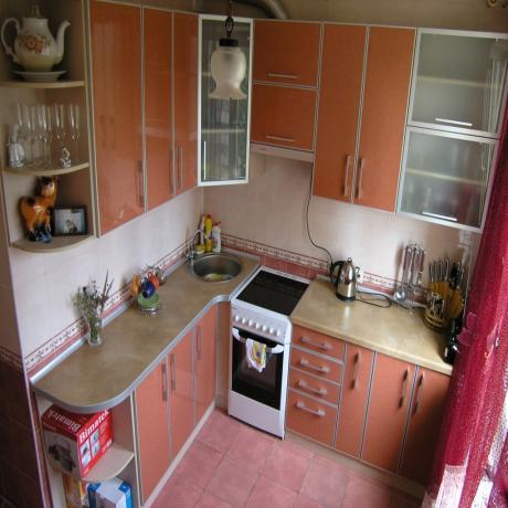अपने हाथों से छोटी रसोई (45 फोटो) 5 वर्ग मीटर से कैसे सुसज्जित करें: एक छोटे से रसोईघर के कमरे की व्यवस्था के लिए वीडियो निर्देश, फोटो और कीमत