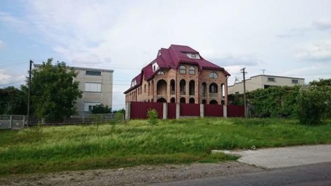 यूक्रेन, में सबसे अमीर गांव जहां कोई 1 मंजिला इमारत है