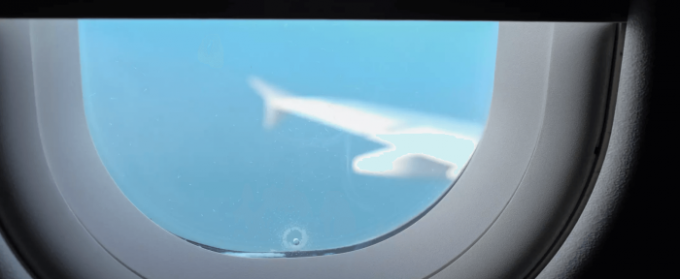 वास्तव में, विमान खिड़कियों सील नहीं कर रहे हैं। / फोटो: theunknownbutnothidden.com