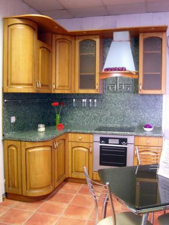 कॉर्नर सेट - एक छोटी सी रसोई में जगह की कमी का सही समाधान