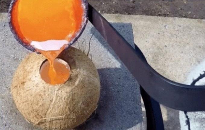 ब्लॉगर शानदार प्रयोग पिघला हुआ तांबे नारियल खोल भरने द्वारा किए गए
