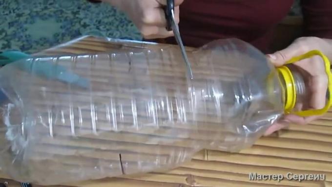 प्लास्टिक की बोतल से बर्तन फांसी। एक बहुत ही सरल बनाने