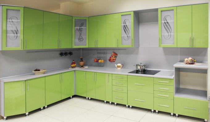 हल्के हरे रंग की रसोई (54 तस्वीरें): अपने खुद के हाथों, दीवारों, कुर्सियों, रसोई सेट, फोटो और कीमत के साथ आंतरिक सजावट के लिए वीडियो निर्देश
