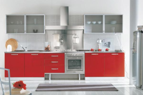 लाल और सफेद में रसोई