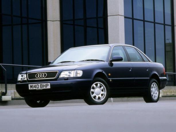 ऑडी A6 नहीं मर्सिडीज बेंज W124 और बीएमडब्ल्यू E34 के रूप में करिश्मा का घमंड है, लेकिन यह 90 के दशक की एक और विश्वसनीय जर्मन कार है कर सकते हैं। | फोटो: autoevolution.com।