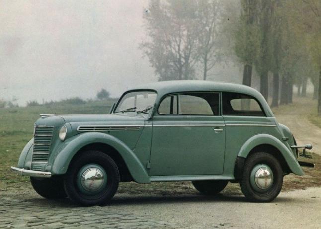 10 सोवियत कारों है कि दो मटर के रूप में एक विदेशी कार की तरह थे