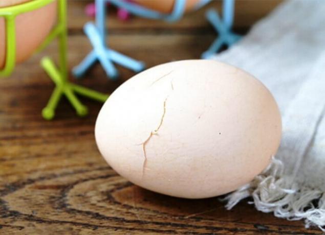 एक फटा अंडा पकाने के लिए कैसे।