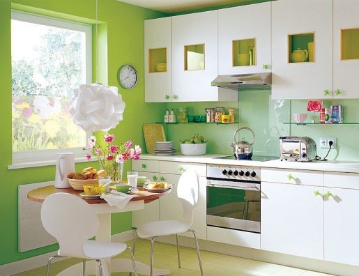 एक छोटी रसोई के लिए सामंजस्यपूर्ण रंग योजना