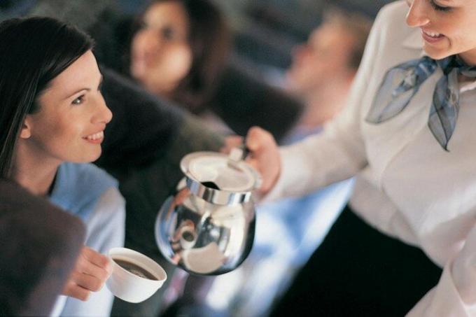 बोर्ड पर कॉफी यात्रियों से अधिक उन्हें लगता है कि एक बहुत जरूरत है।