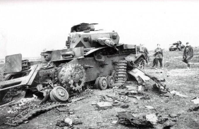 बाद में वे भुगतान के लिए शुरू किया और जर्मन टैंकों के साथ पंक्तिवाला। | फोटो: सैन्य एल्बम।