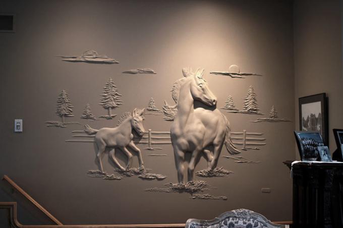 घोड़े और घोड़े का बच्चा कमरे में रहने वाले की दीवारों की डेकोरेट एक frolicking। | फोटो: pinterest.com।