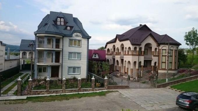 लोअर Apsha - यूक्रेन में सबसे अमीर गांव।