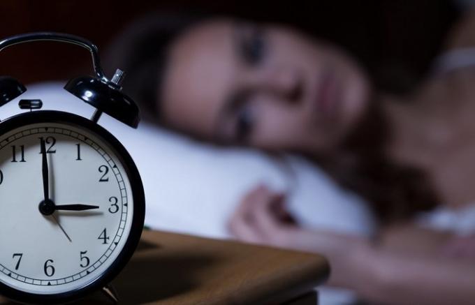 "नहीं किया जा सकता नींद?": सरल चाल है कि वसीयत मदद भी अनिद्रा के साथ सोने के लिए मिल