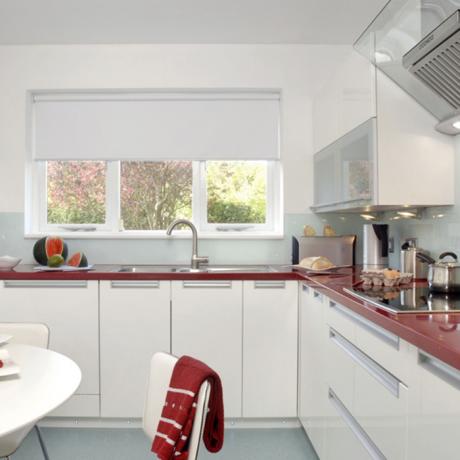 एक सफेद रसोई का डिजाइन (45 फोटो): अपने हाथों से सजाने के लिए वीडियो निर्देश, लाल, कीमत, फोटो के साथ संयोजन