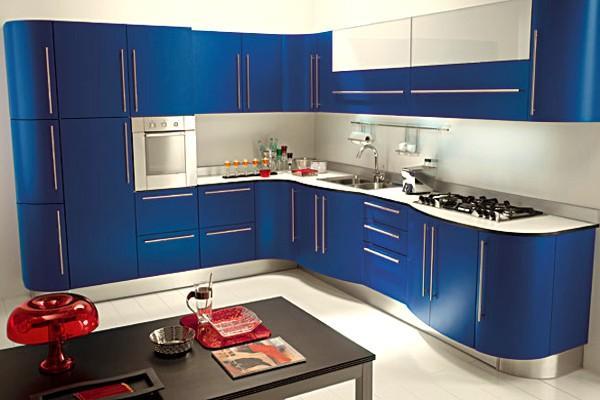 नीले रंग में रसोई डिजाइन