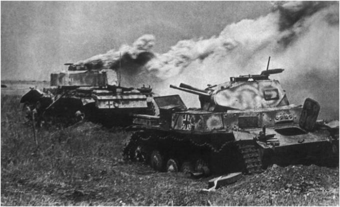 पहले से ही पहली लड़ाई से पता चला कि जर्मन टैंक इतना विश्वसनीय नहीं हैं। | फोटो: yandex.ua। 